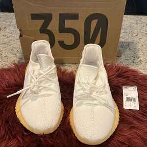 Yeezy Boost 350 V2 “Light” (US 6 1/2) (UK 6) BRAND NEW (tag included)